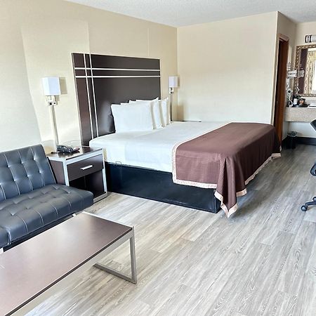 Deluxe Inn - Fayetteville I-95 ภายนอก รูปภาพ