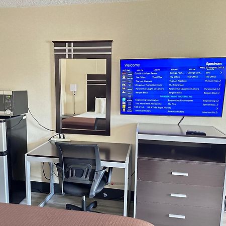 Deluxe Inn - Fayetteville I-95 ภายนอก รูปภาพ