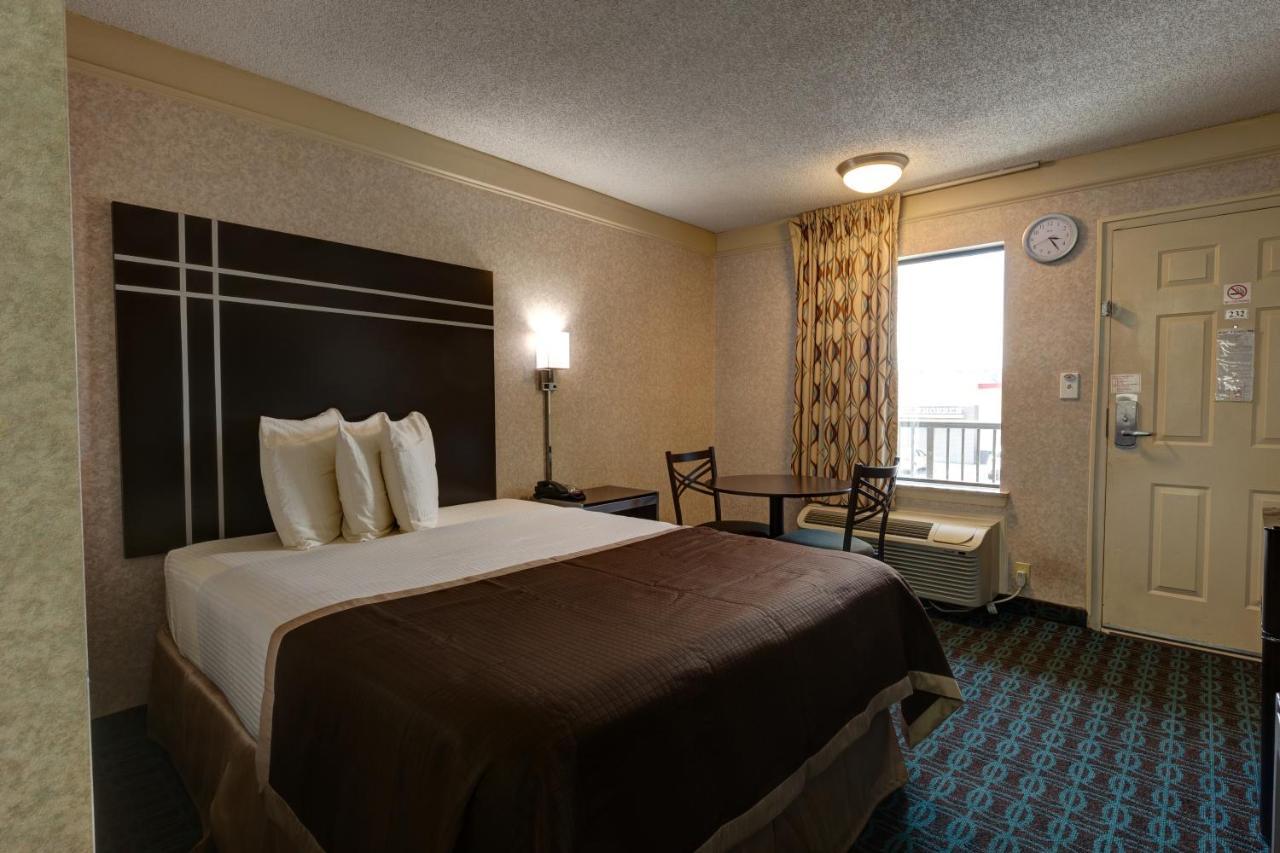 Deluxe Inn - Fayetteville I-95 ภายนอก รูปภาพ