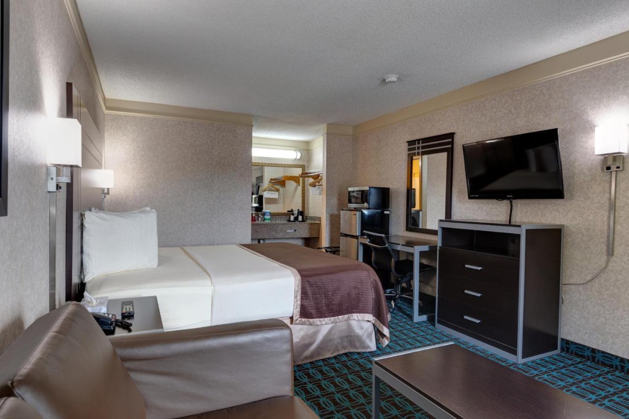 Deluxe Inn - Fayetteville I-95 ภายนอก รูปภาพ