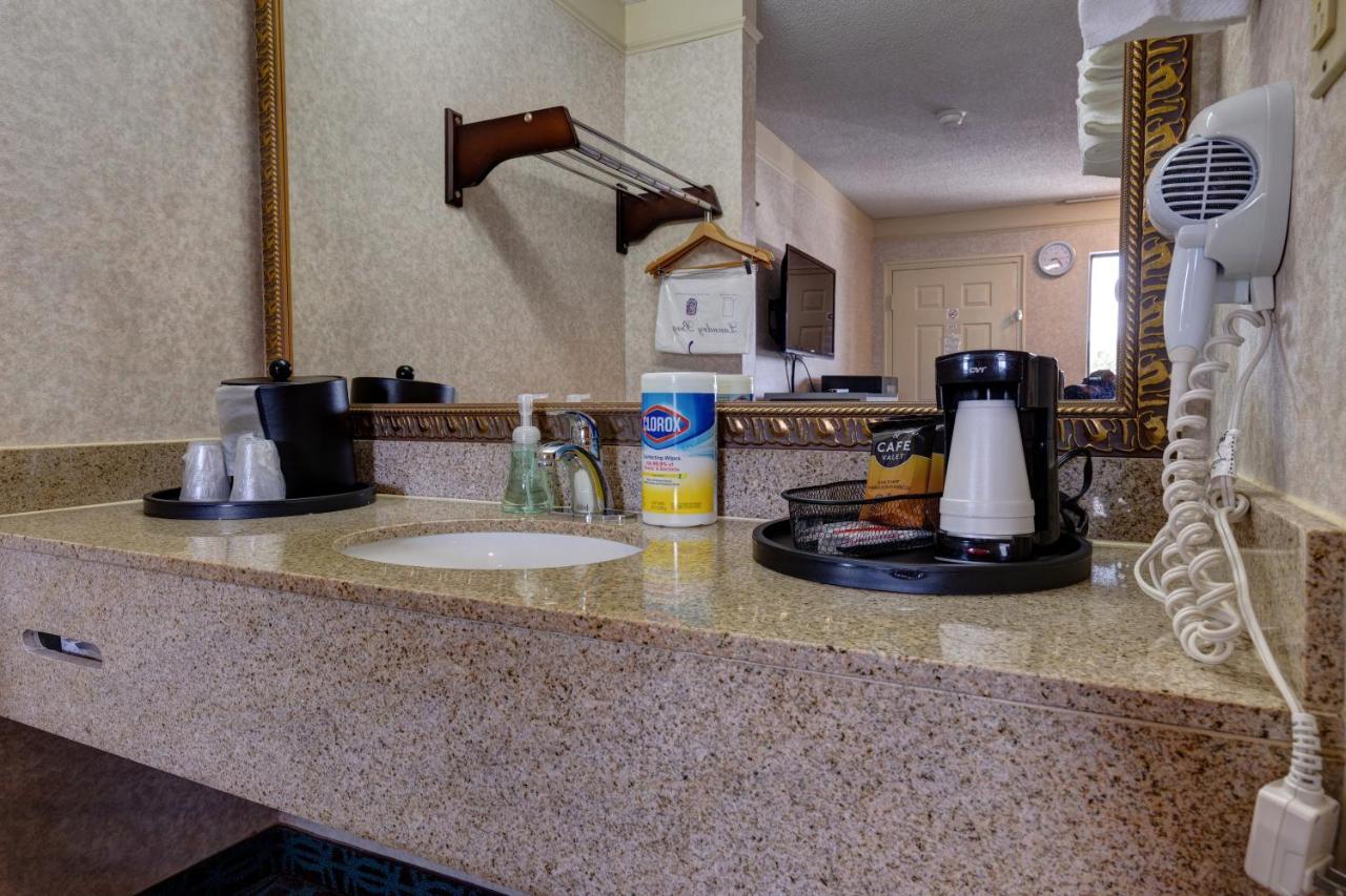 Deluxe Inn - Fayetteville I-95 ภายนอก รูปภาพ