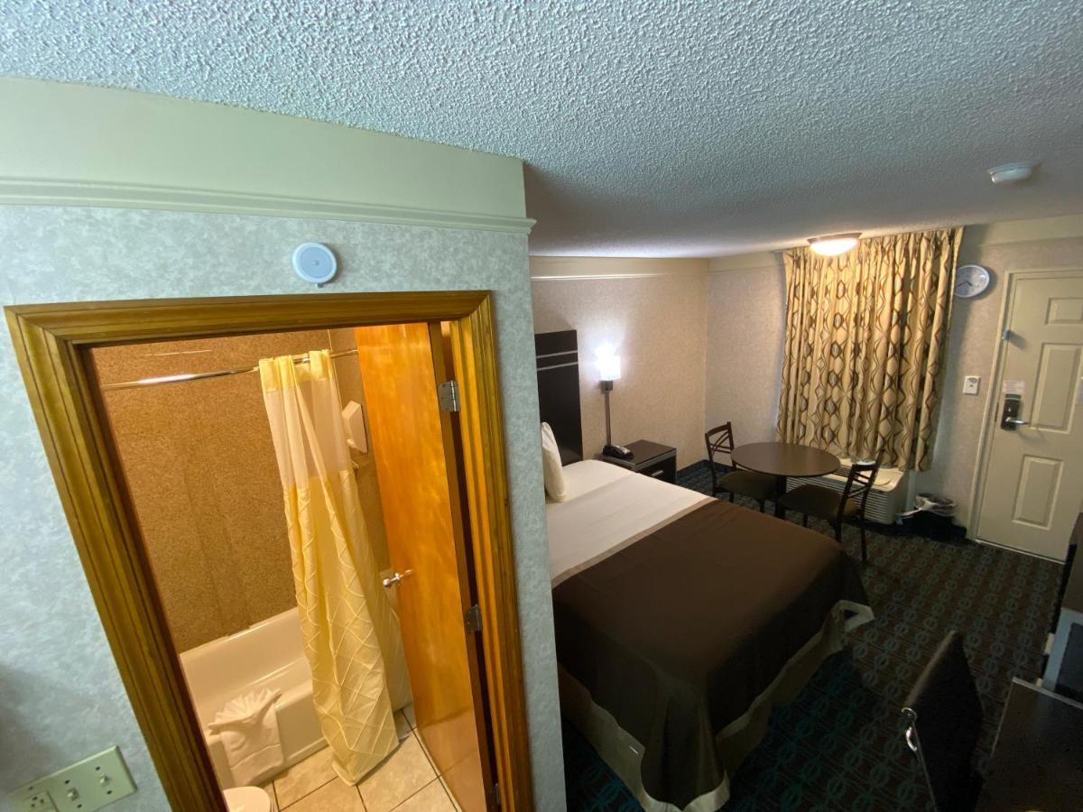 Deluxe Inn - Fayetteville I-95 ภายนอก รูปภาพ