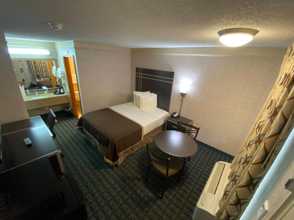 Deluxe Inn - Fayetteville I-95 ภายนอก รูปภาพ