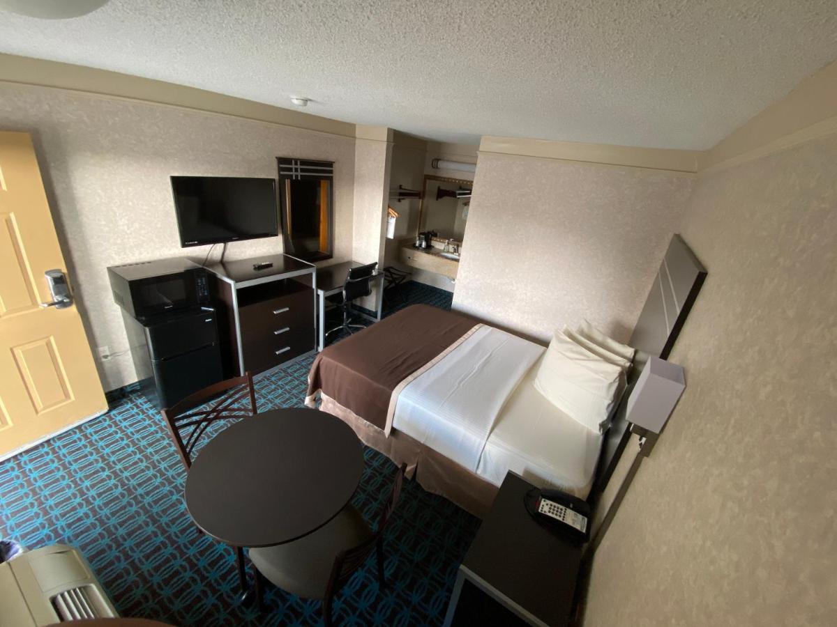 Deluxe Inn - Fayetteville I-95 ภายนอก รูปภาพ