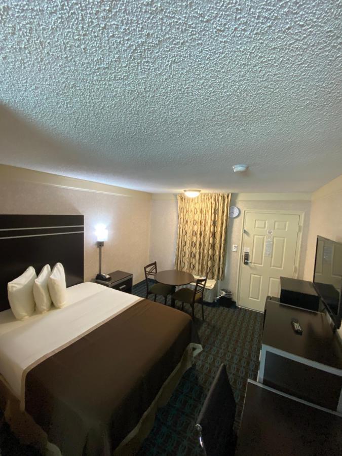 Deluxe Inn - Fayetteville I-95 ภายนอก รูปภาพ