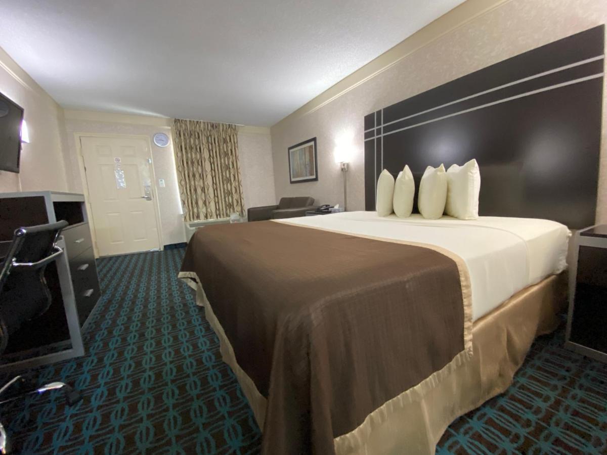 Deluxe Inn - Fayetteville I-95 ภายนอก รูปภาพ