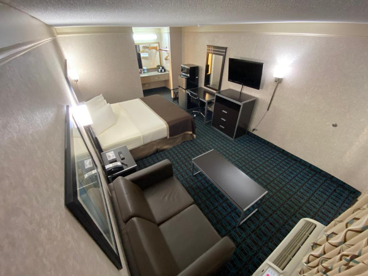 Deluxe Inn - Fayetteville I-95 ภายนอก รูปภาพ