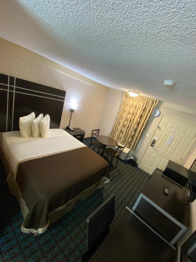 Deluxe Inn - Fayetteville I-95 ภายนอก รูปภาพ