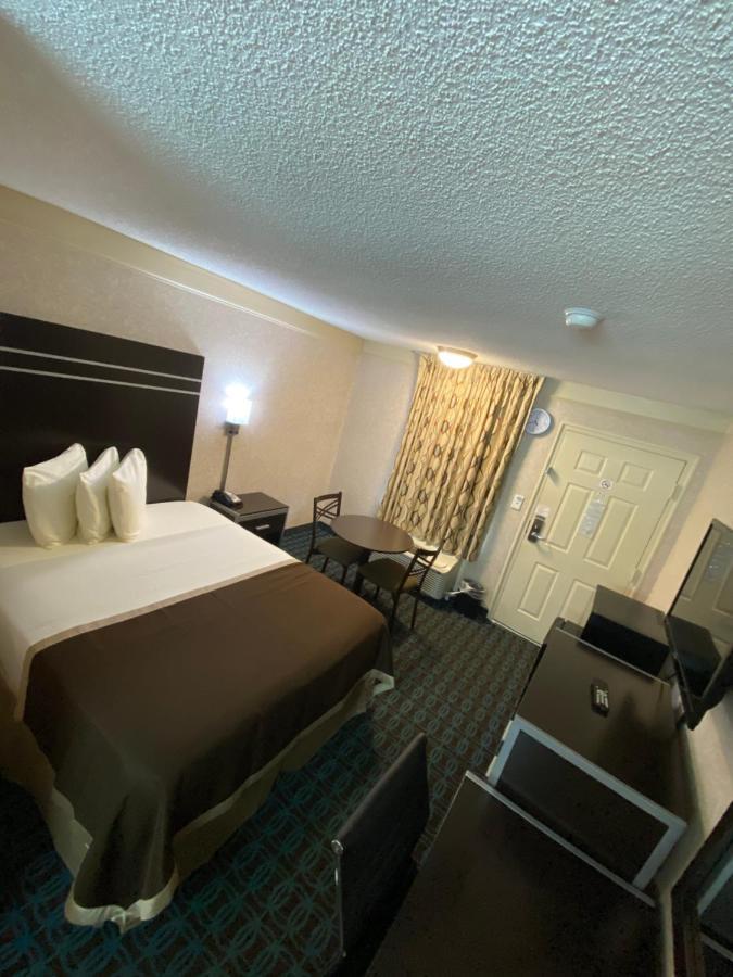 Deluxe Inn - Fayetteville I-95 ภายนอก รูปภาพ