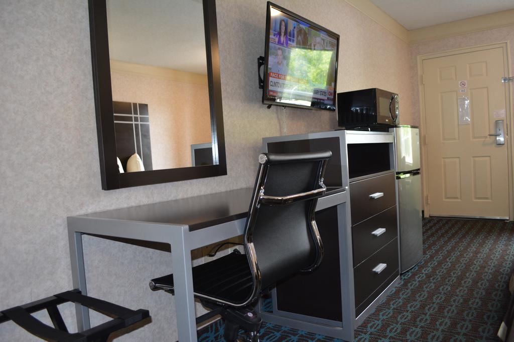 Deluxe Inn - Fayetteville I-95 ภายนอก รูปภาพ