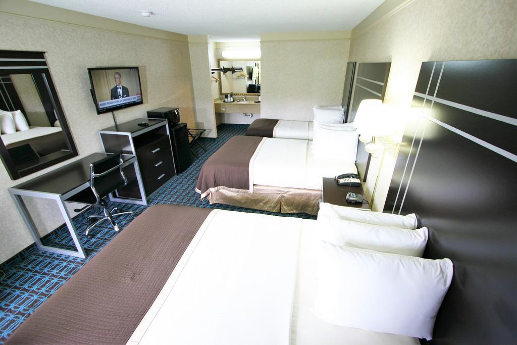 Deluxe Inn - Fayetteville I-95 ภายนอก รูปภาพ