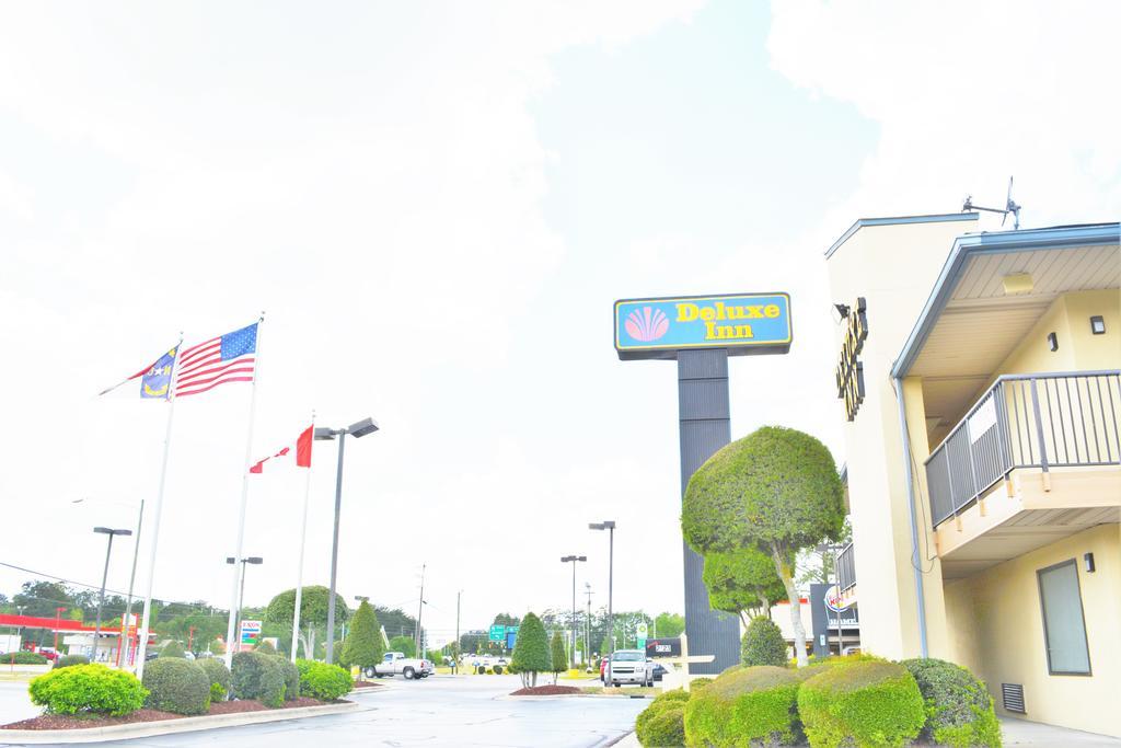 Deluxe Inn - Fayetteville I-95 ภายนอก รูปภาพ