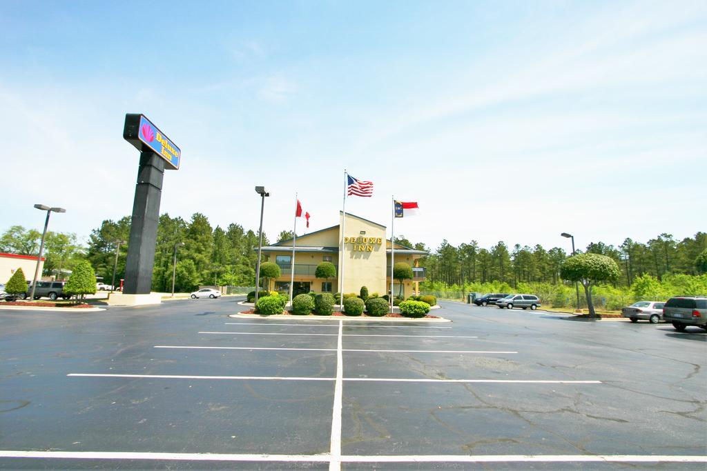 Deluxe Inn - Fayetteville I-95 ภายนอก รูปภาพ