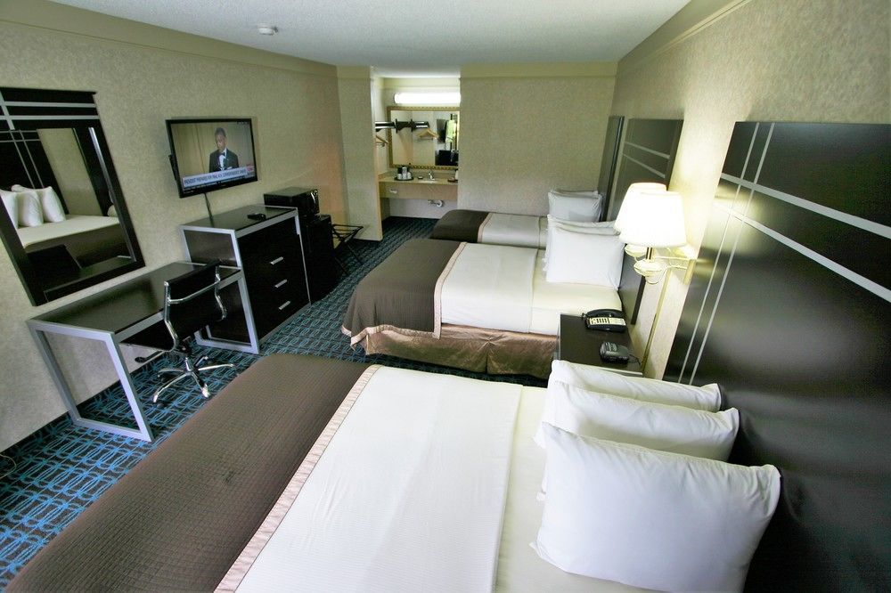 Deluxe Inn - Fayetteville I-95 ภายนอก รูปภาพ